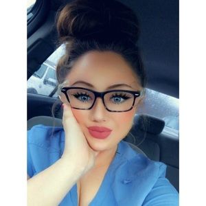 Meet your Posher, Elyse